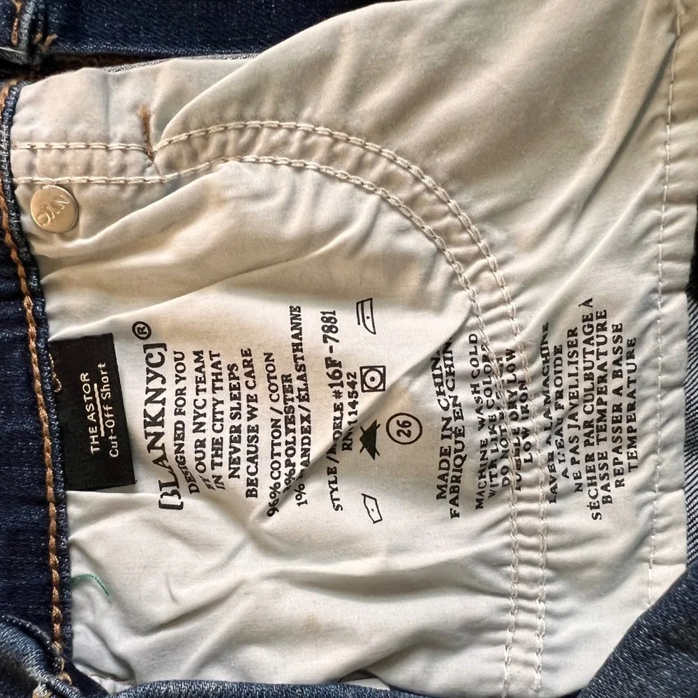 BLANKNYC Women's Denim Shorts Distressed Raw Hem Dark Wash Size 26‎ NWT